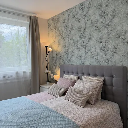 Luxury Res - With Parking Apartment *